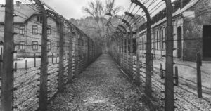 campo di concentramento in primo piano
